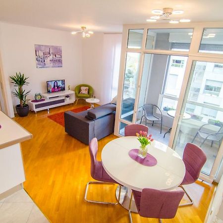 Split Apartment Sinisa エクステリア 写真