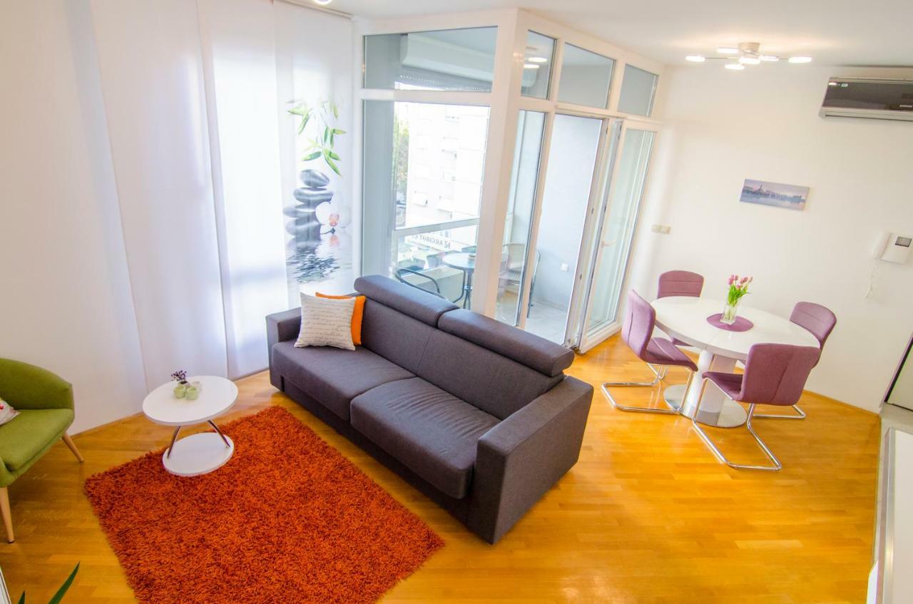 Split Apartment Sinisa エクステリア 写真