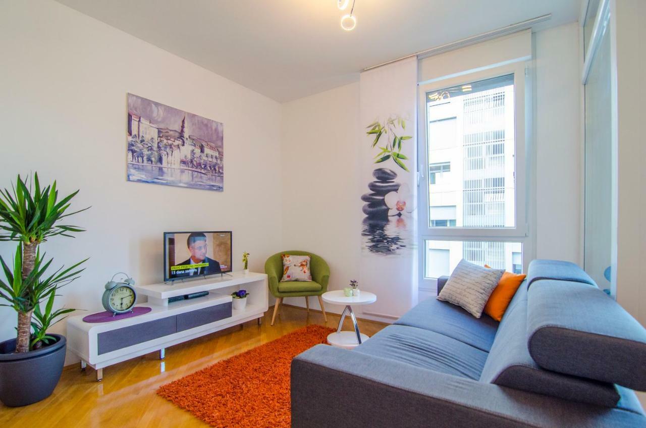 Split Apartment Sinisa エクステリア 写真