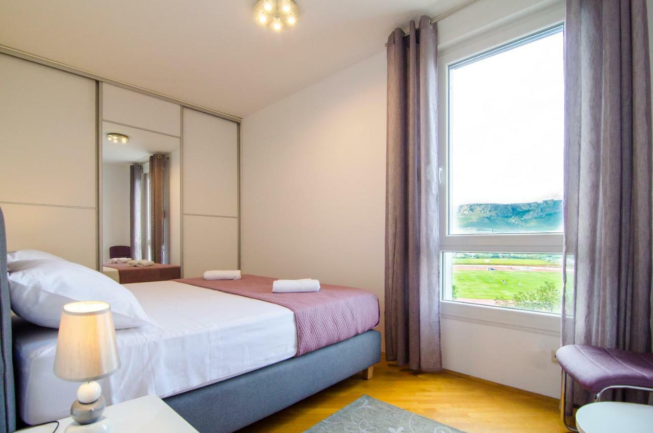 Split Apartment Sinisa エクステリア 写真