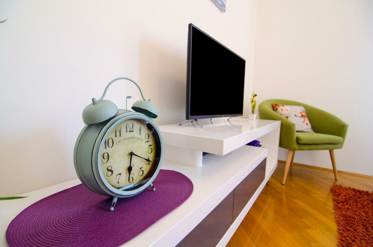 Split Apartment Sinisa エクステリア 写真