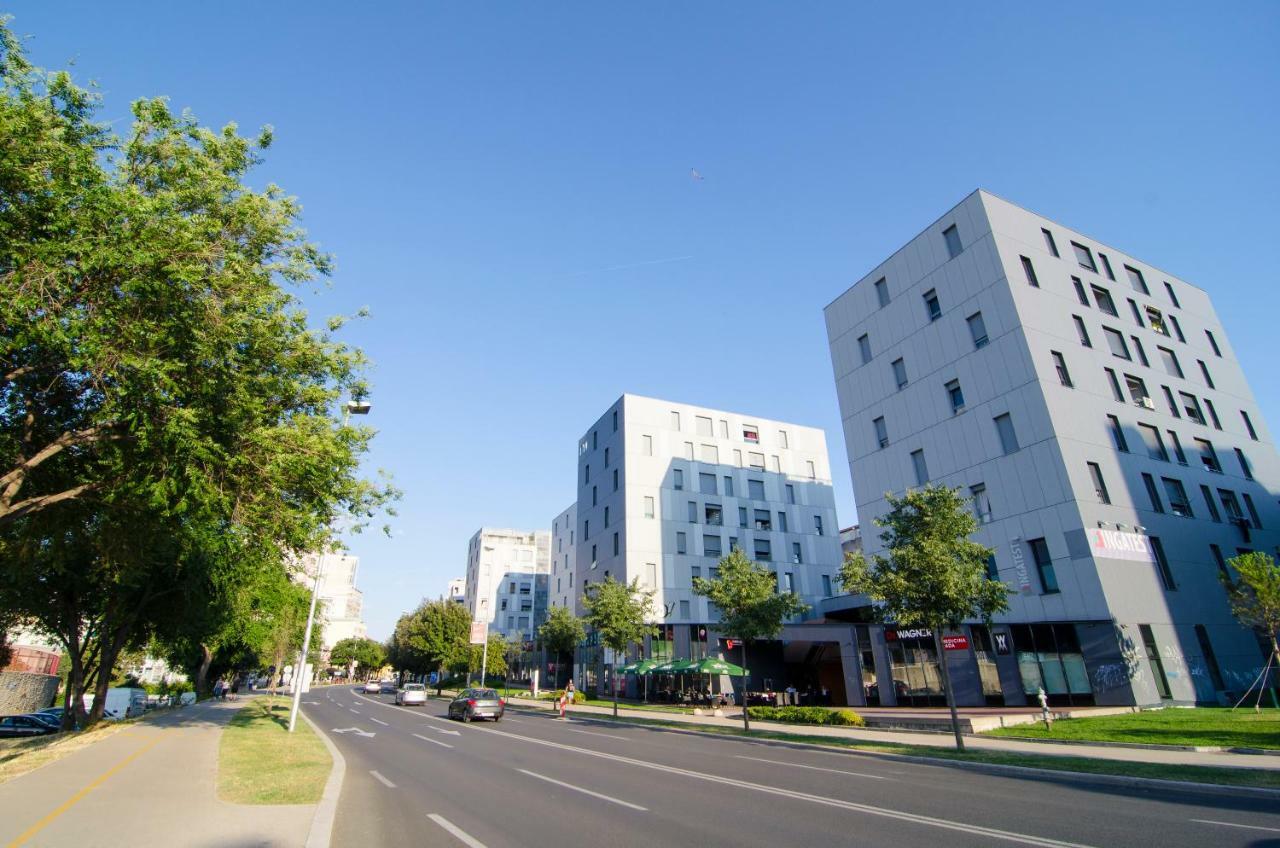 Split Apartment Sinisa エクステリア 写真