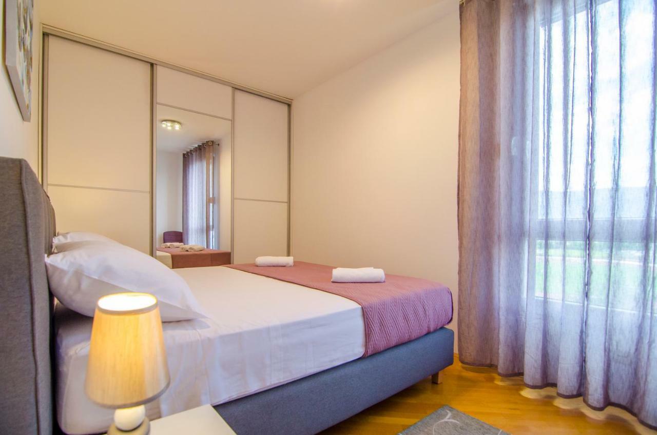 Split Apartment Sinisa エクステリア 写真