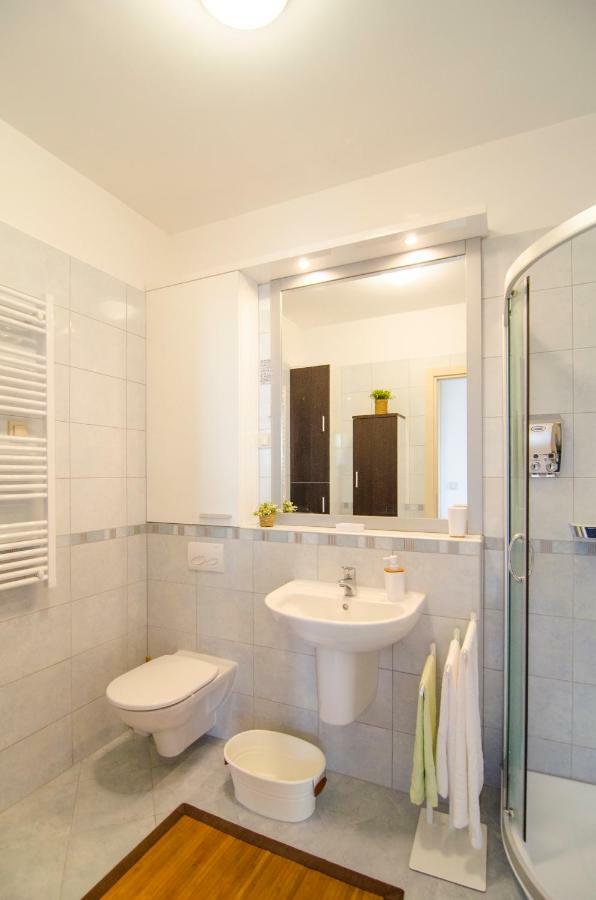 Split Apartment Sinisa エクステリア 写真