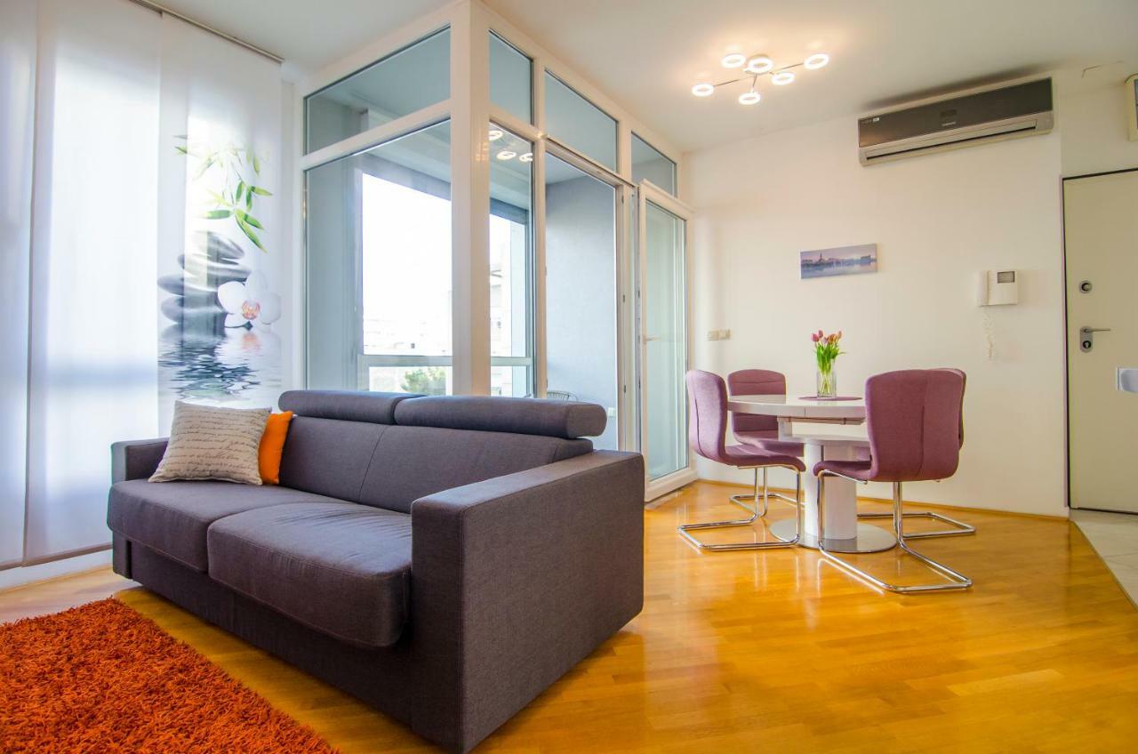Split Apartment Sinisa エクステリア 写真