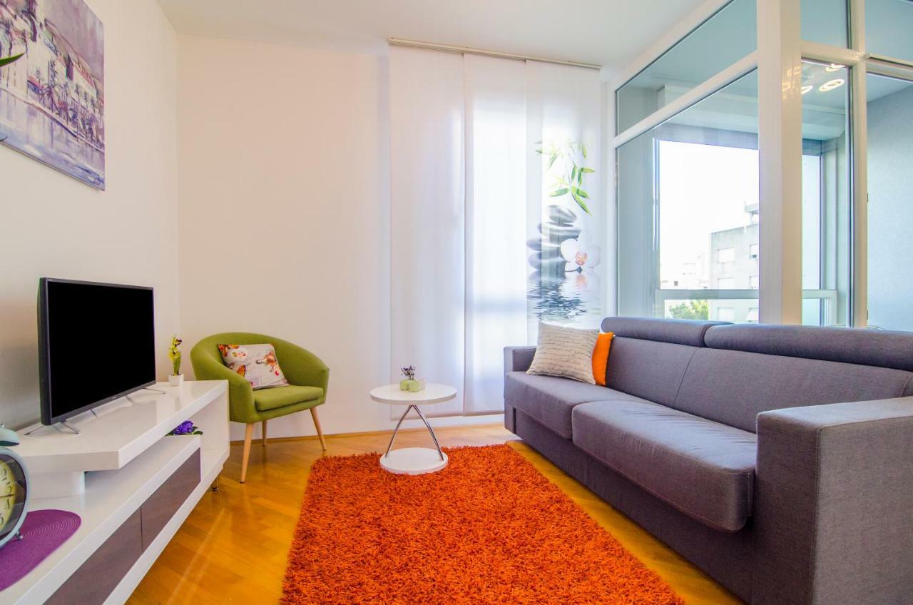 Split Apartment Sinisa エクステリア 写真