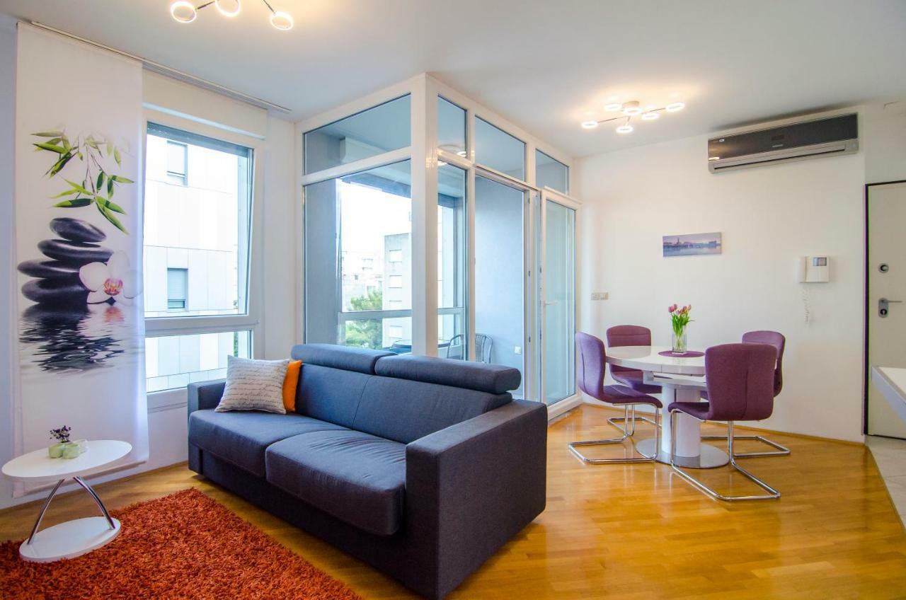 Split Apartment Sinisa エクステリア 写真