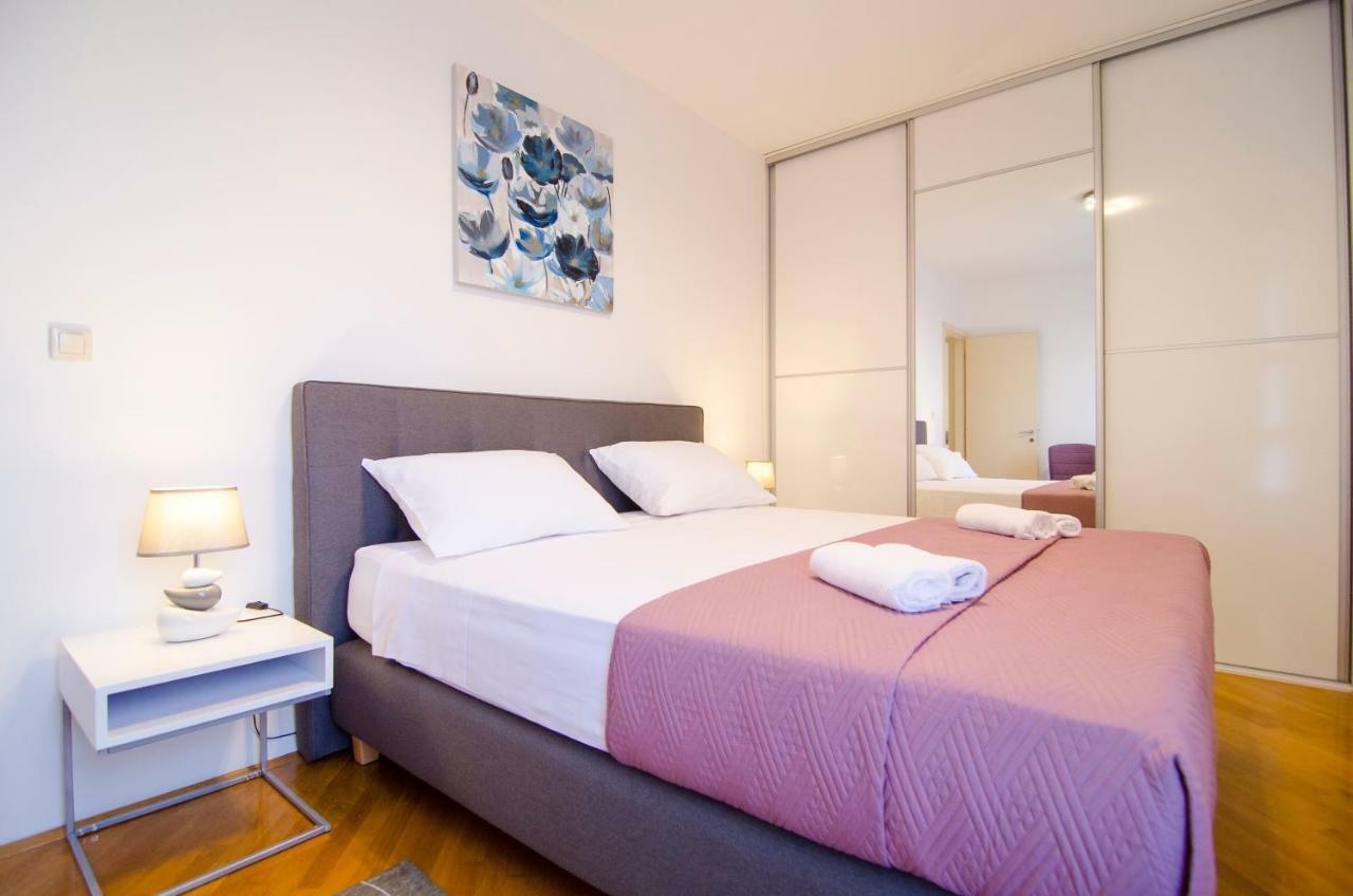 Split Apartment Sinisa エクステリア 写真