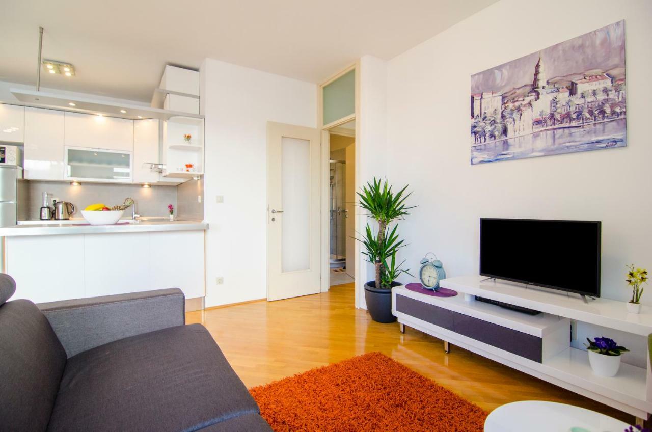 Split Apartment Sinisa エクステリア 写真