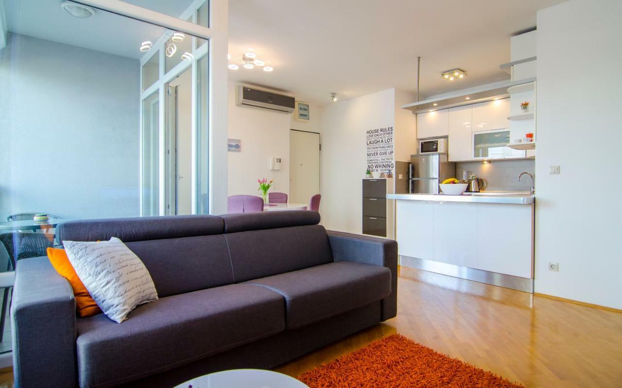 Split Apartment Sinisa エクステリア 写真